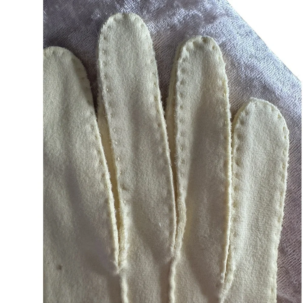 Vintage long sleeve cream gloves made in Italy 453